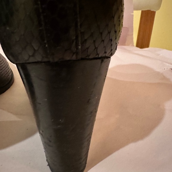 Marc Fisher size 10M booties black - Picture 3 of 5